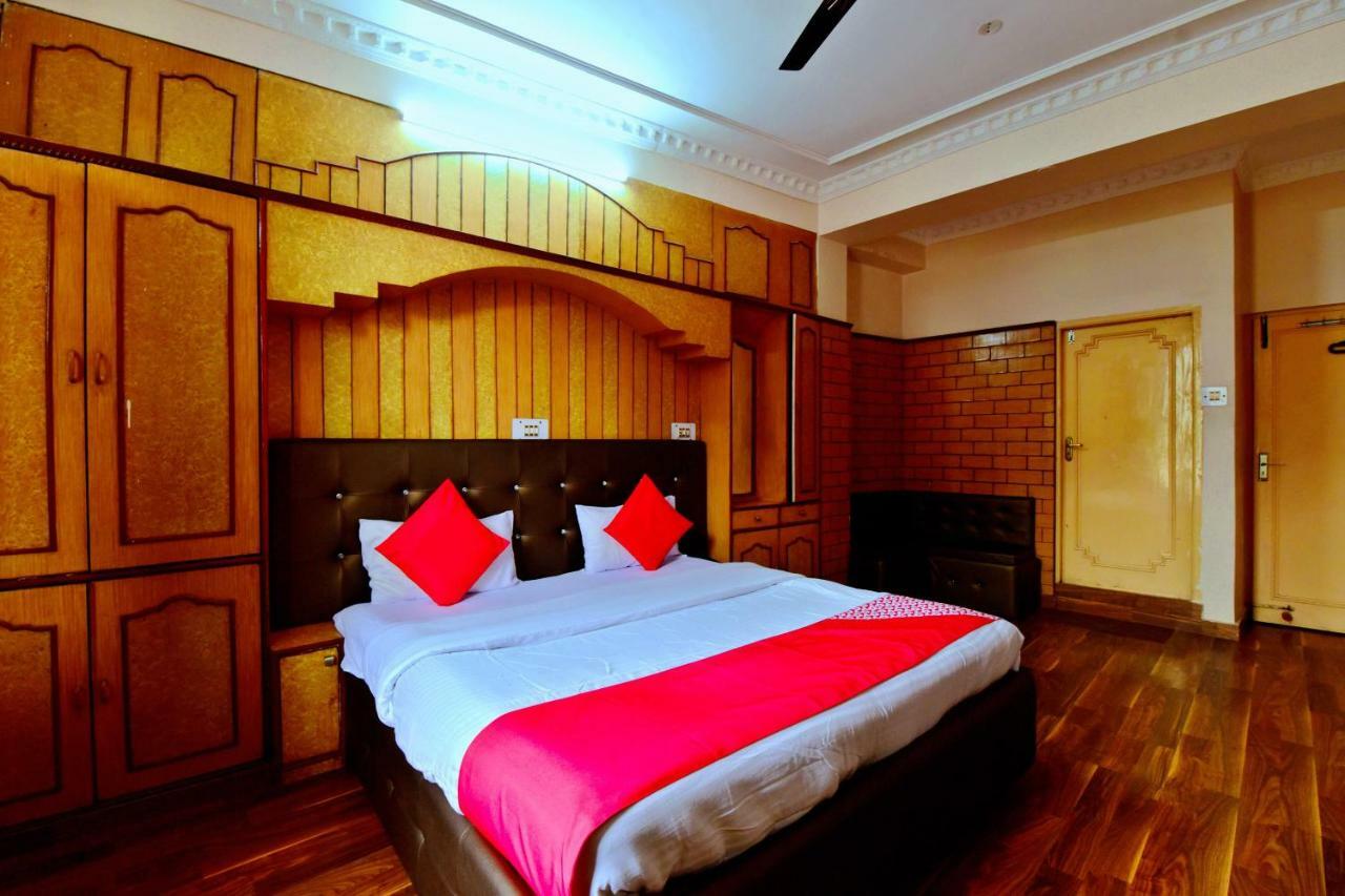 Oyo 26909 Hotel Paras Mandi Exterior foto